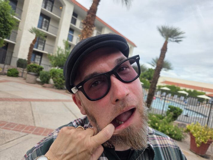 18100